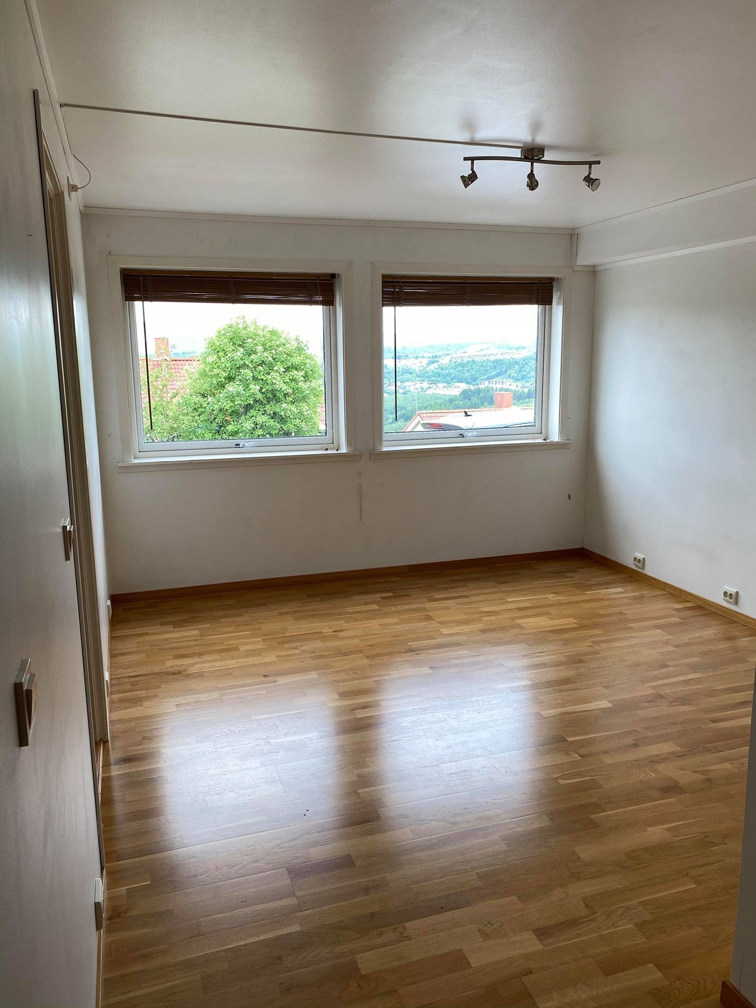 Lys og romslig stue Galleribilde