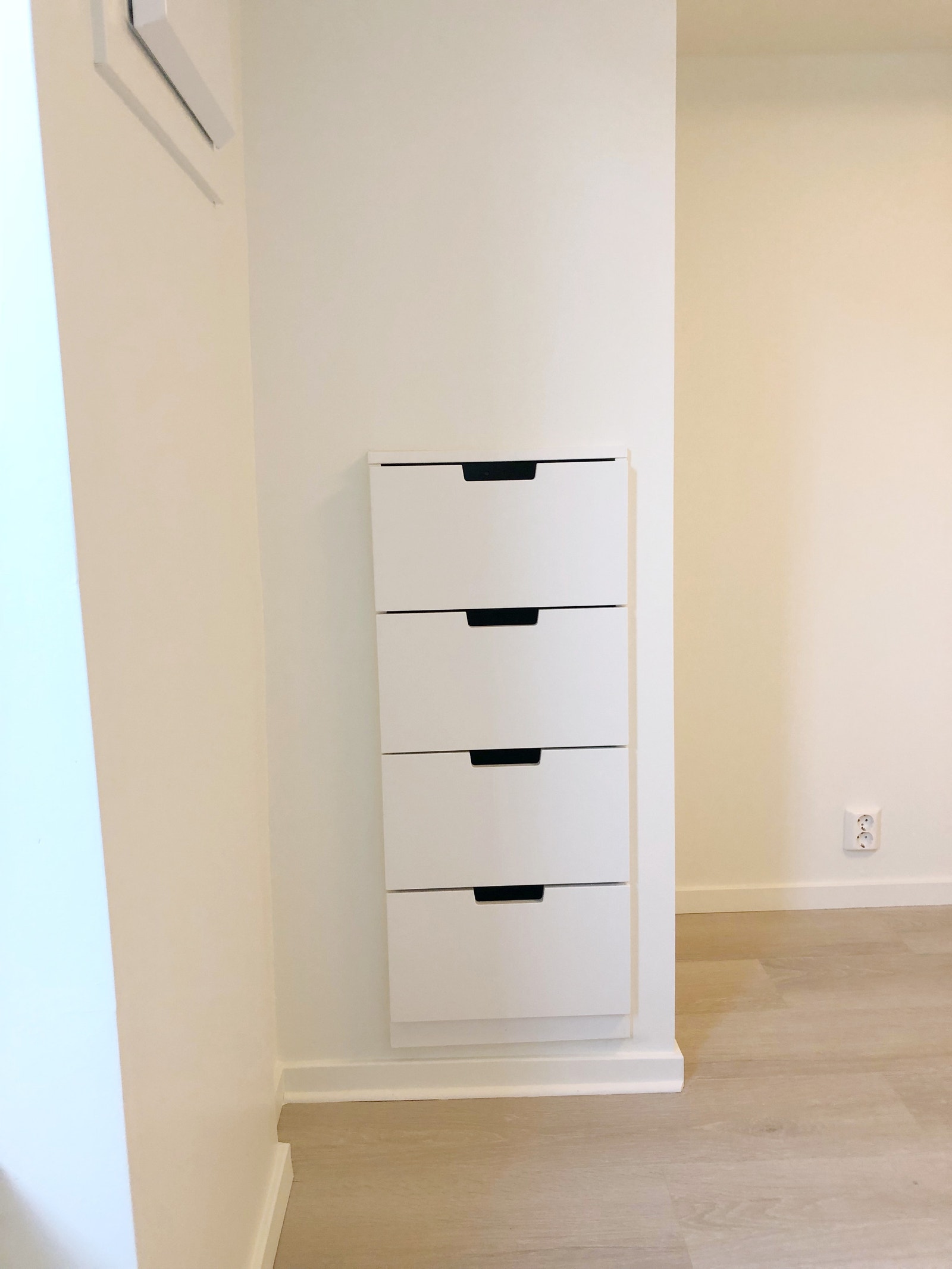 Soverom med innebygde skuffer Galleribilde