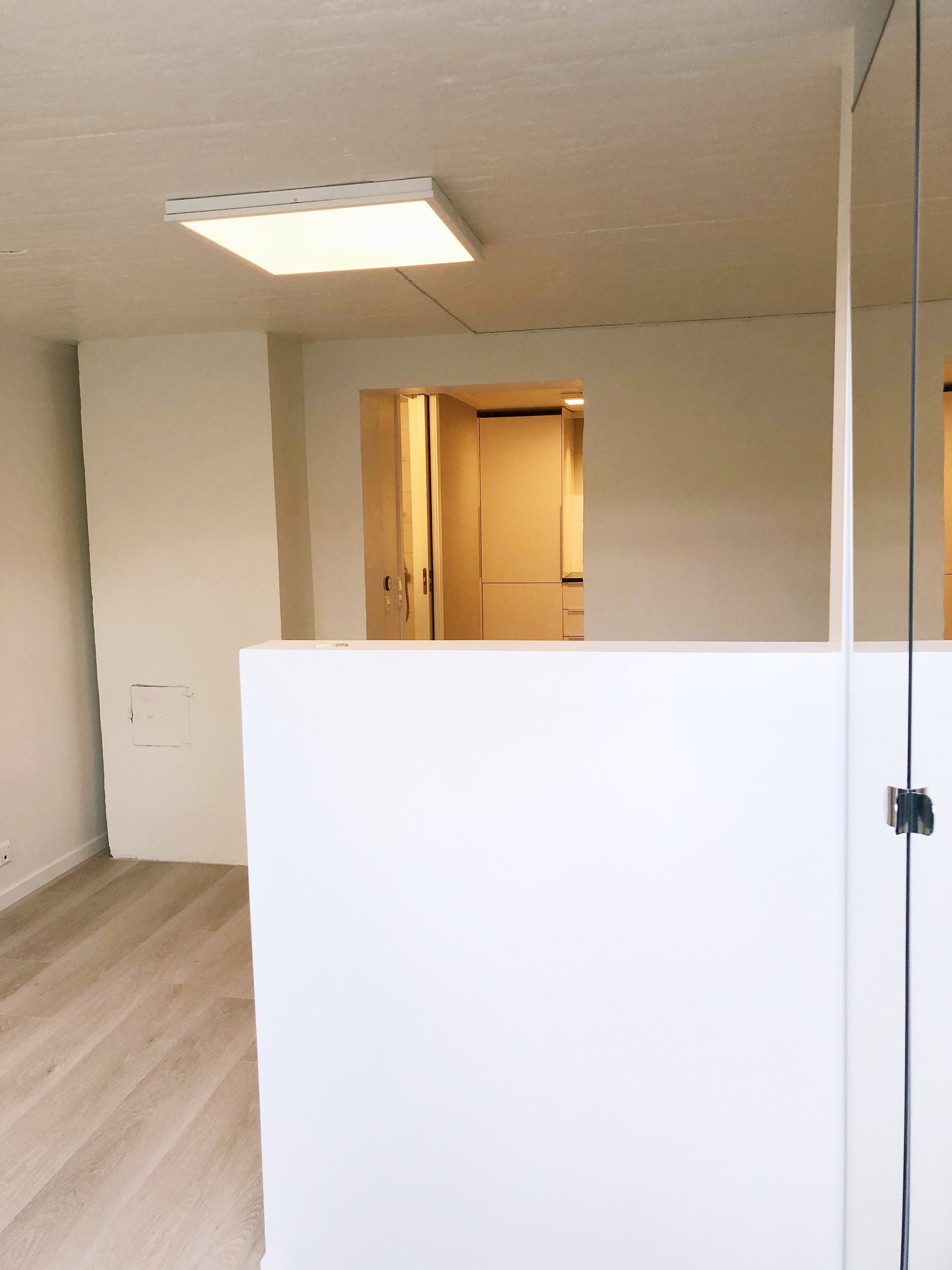 Gang med garderobeskap til yttertøy Galleribilde