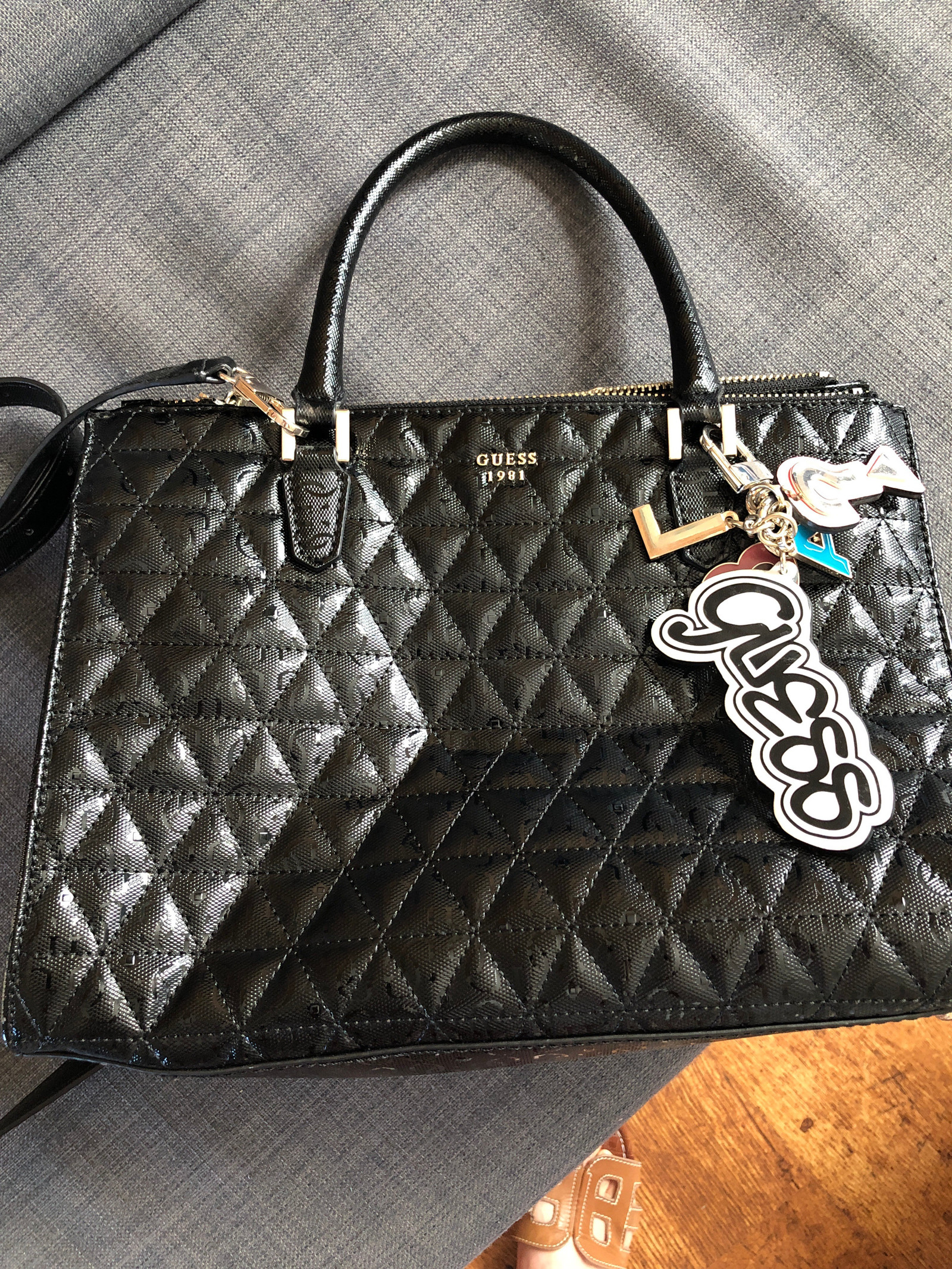 Guess veske | FINN.no Guess veske i perfekt stand | FINN.no
