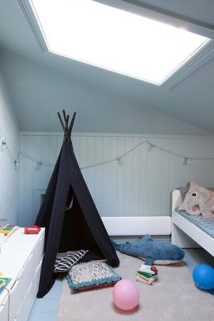 barna rom to silgle senger og lekeområde Galleribilde