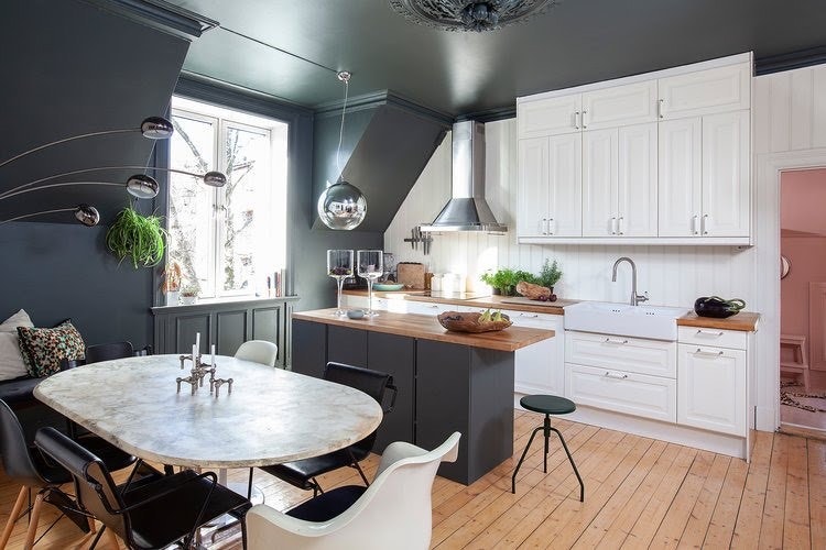 alt utstyrt kjøkken Galleribilde