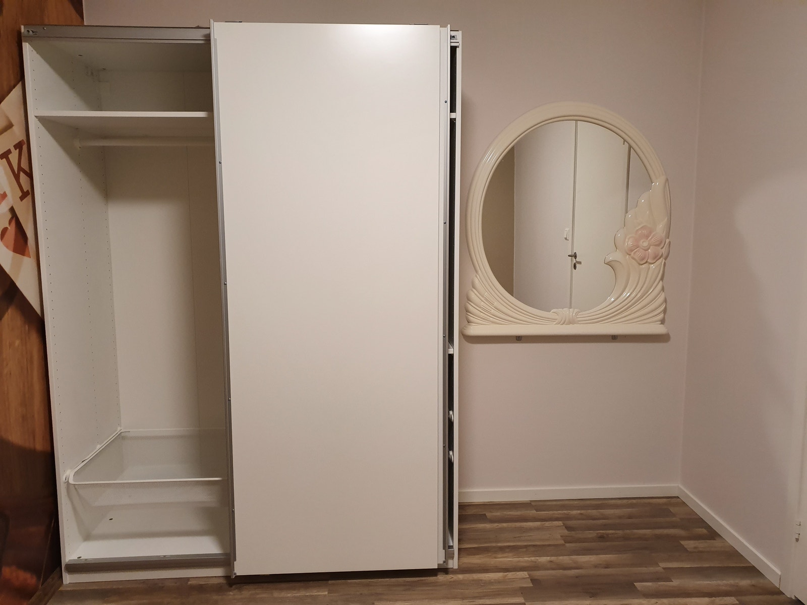 Soverom med stor speilet Galleribilde