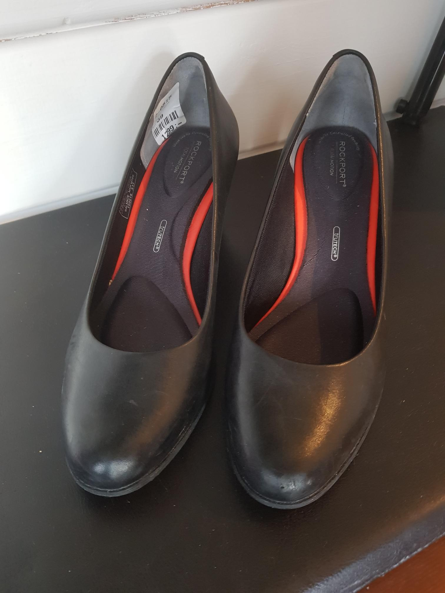 Svarte pumps str 39 | FINN.no Carmela sko semsket skinn str 39 | FINN.no