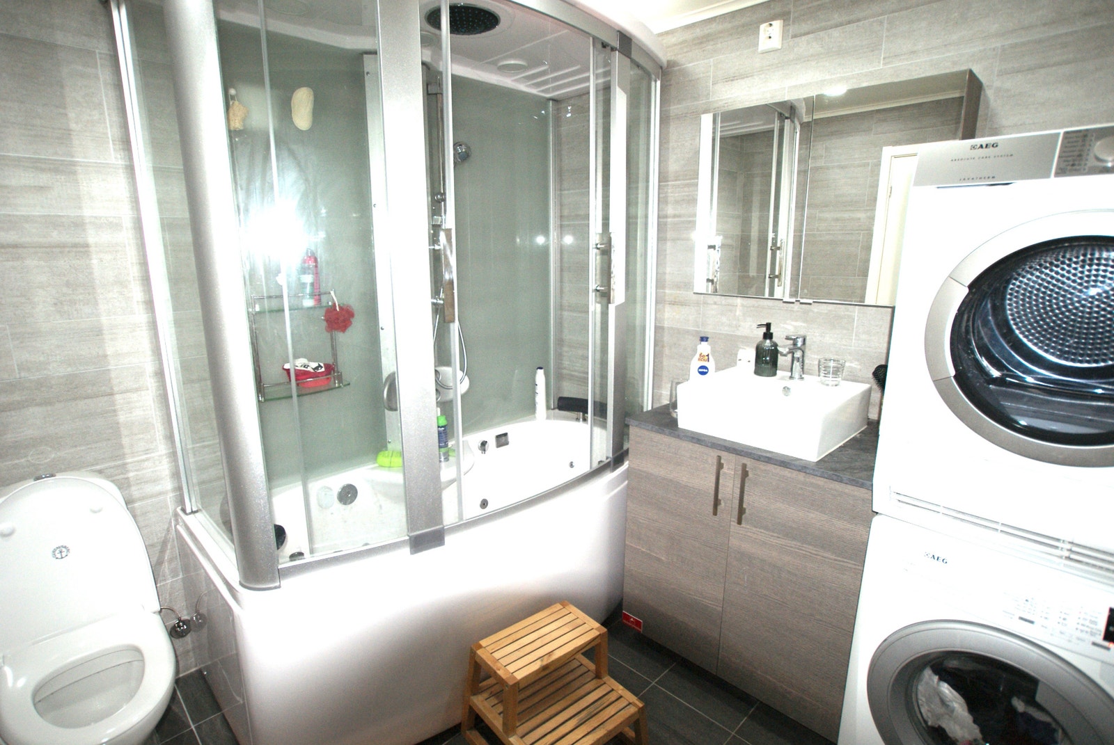 Delt bad og vaskerom Galleribilde