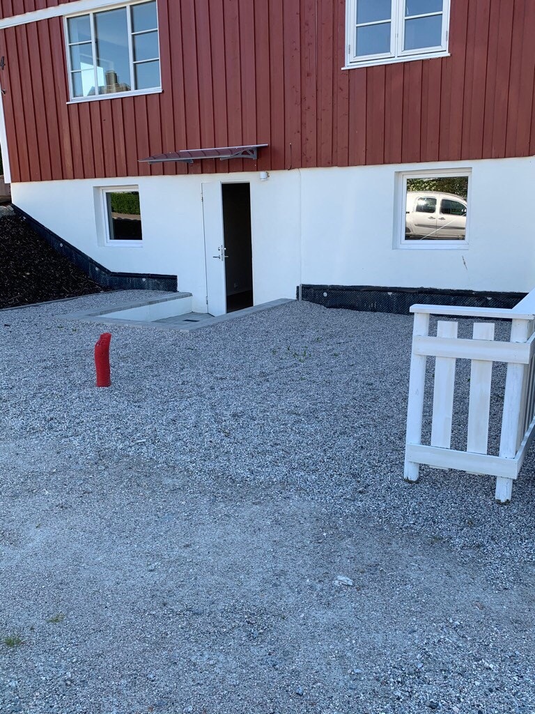 Inngang og parkeringsplass Galleribilde