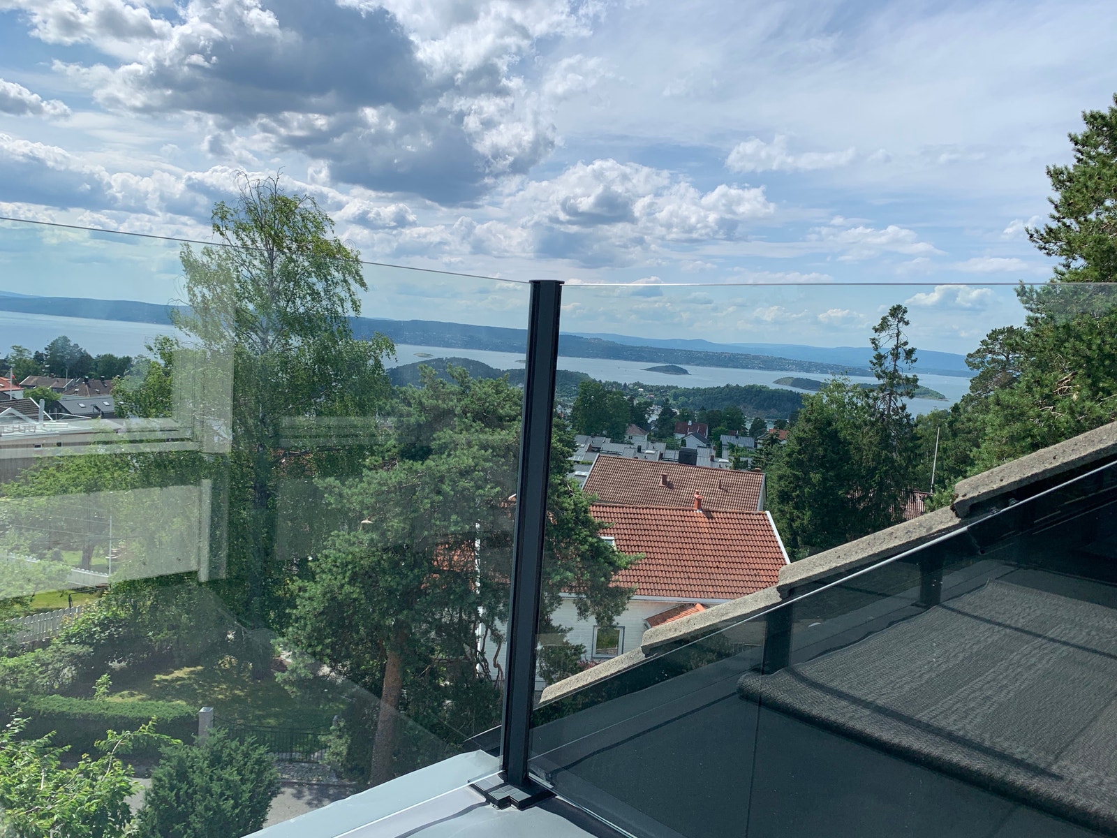 Veranda med glassrekkverk Galleribilde