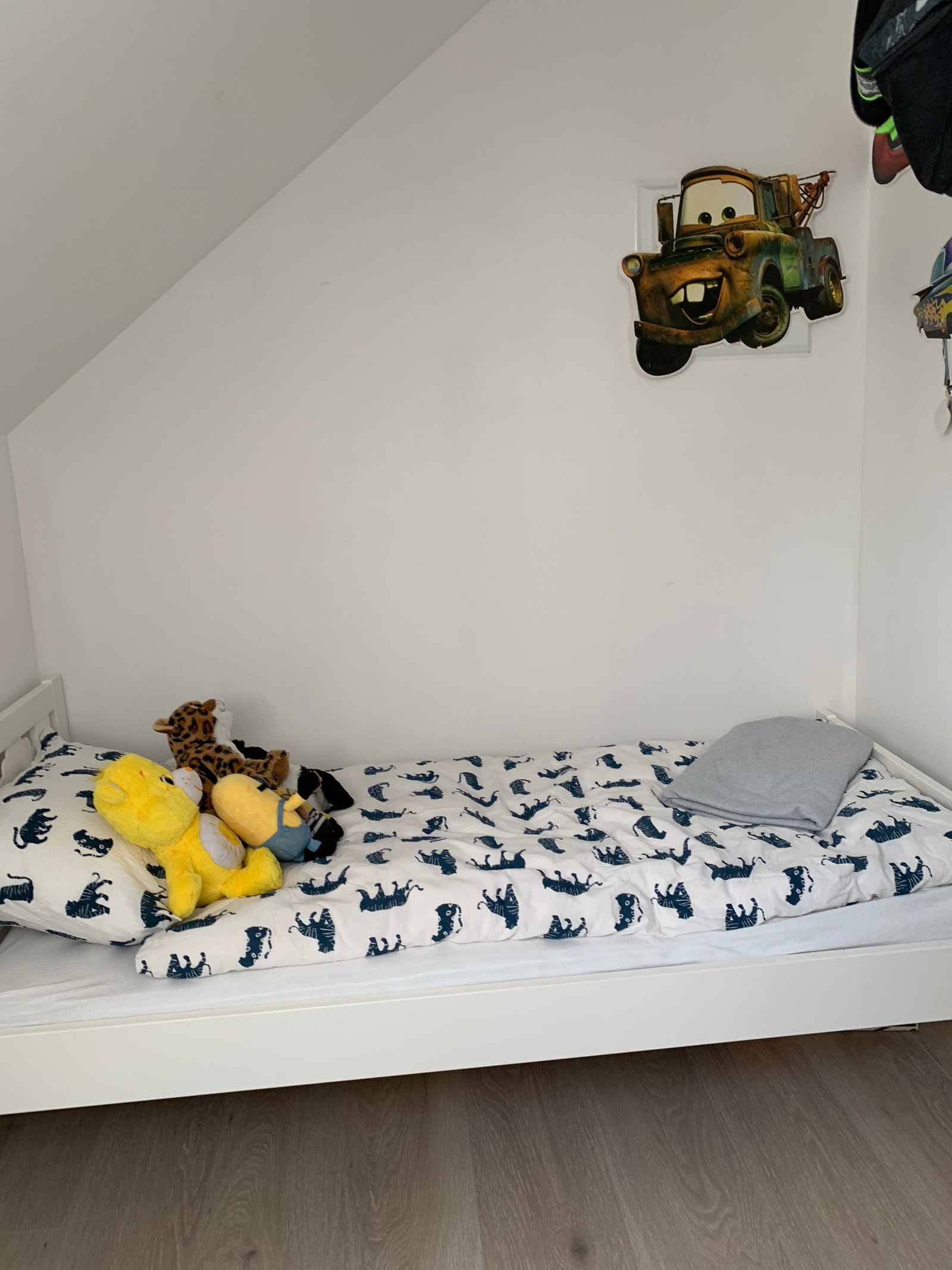 Lite gjesterom/kontor med takvindu Galleribilde