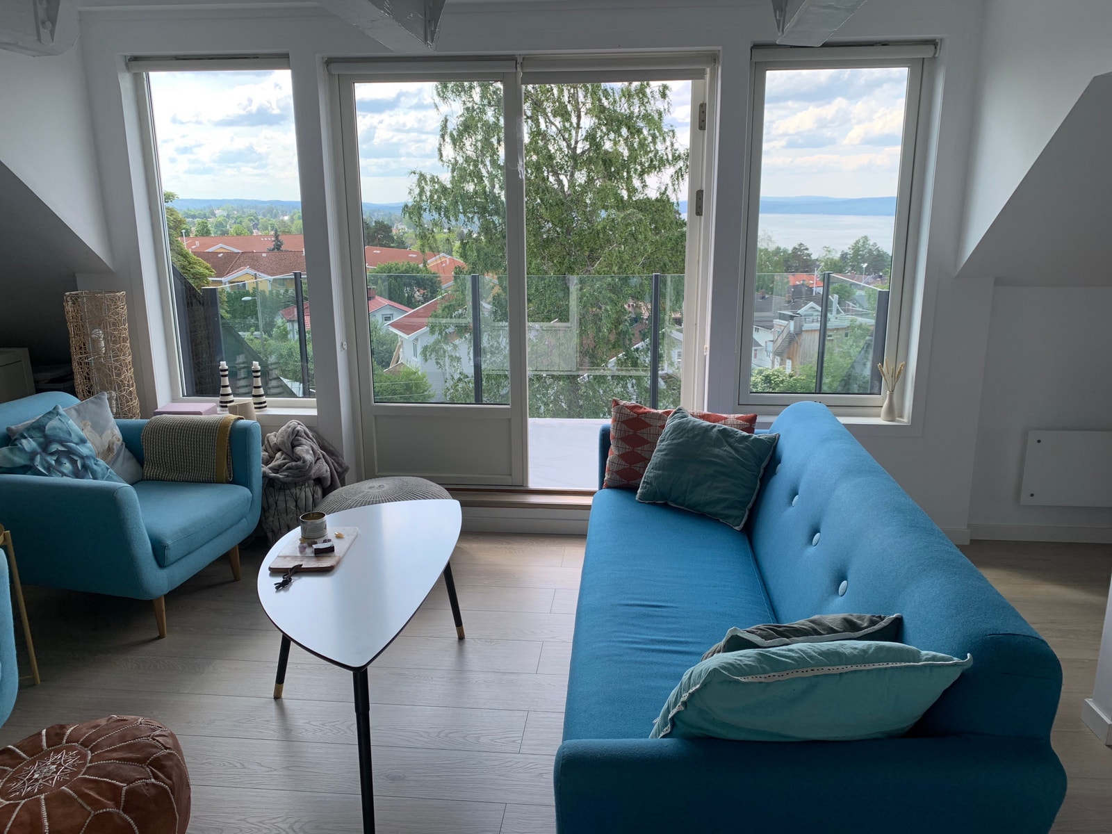 Møblert stue med utgang veranda Galleribilde