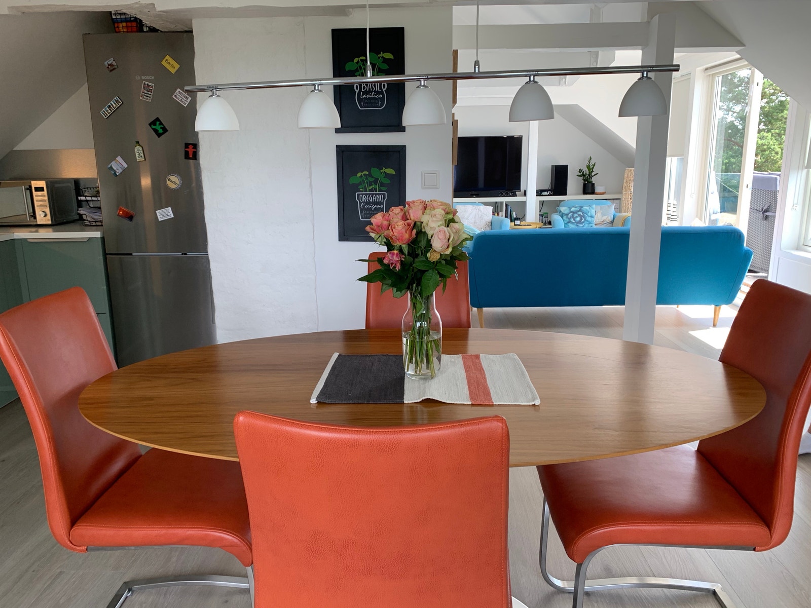 Kjøkken mot stua Galleribilde