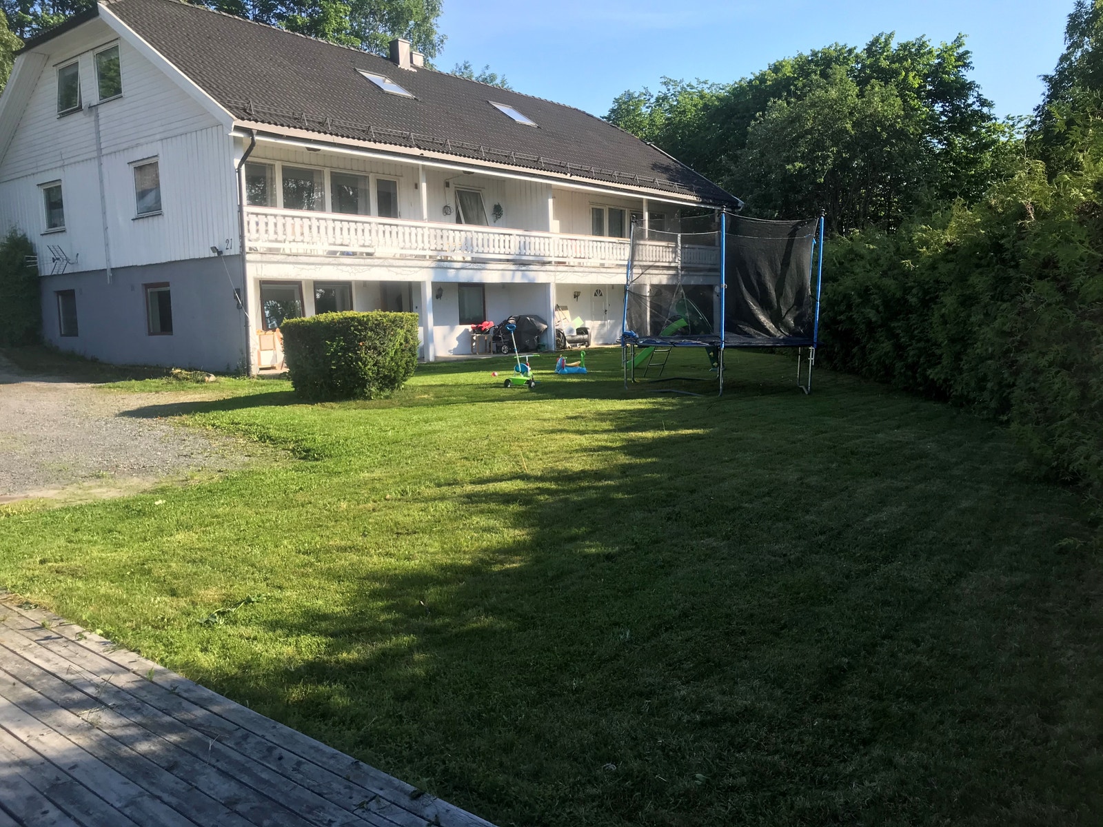 Hovedhus, leilighet til venstre nede, apartment at garden level left hand side Galleribilde