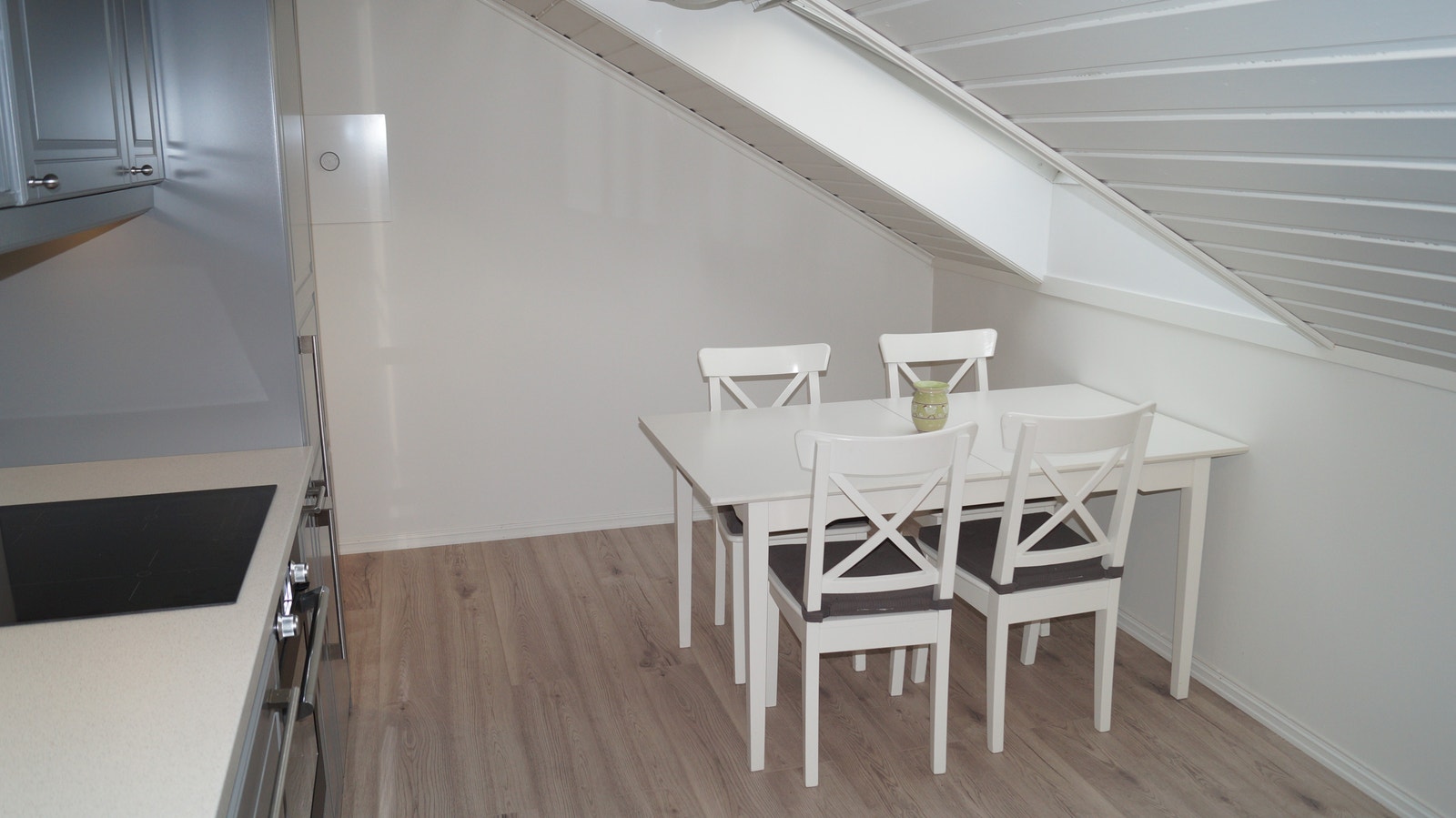 Spisebord på kjøkkenet Galleribilde