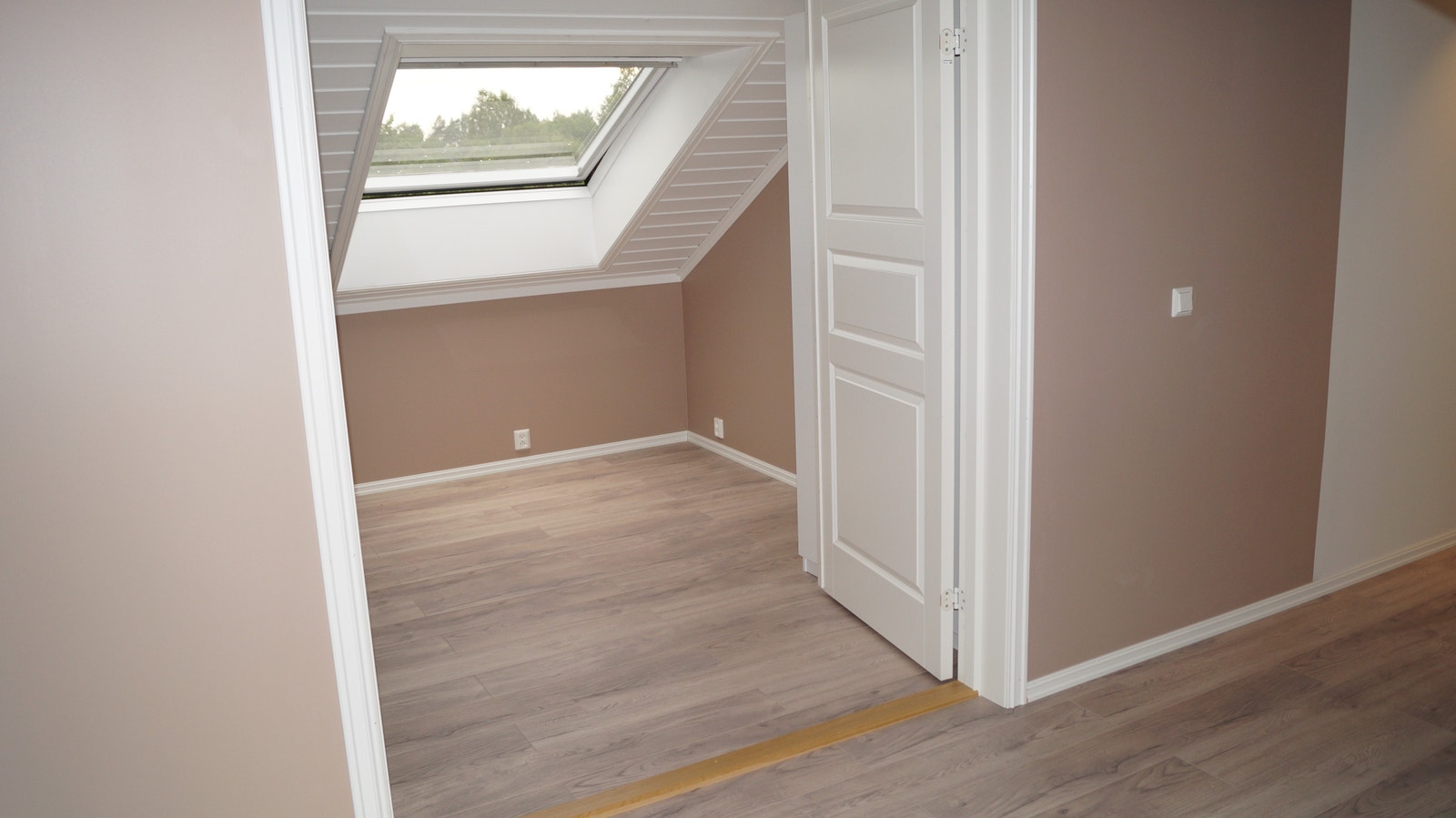 Dobbeldør (åpen) inn til soverom/utvidet stuerom Galleribilde