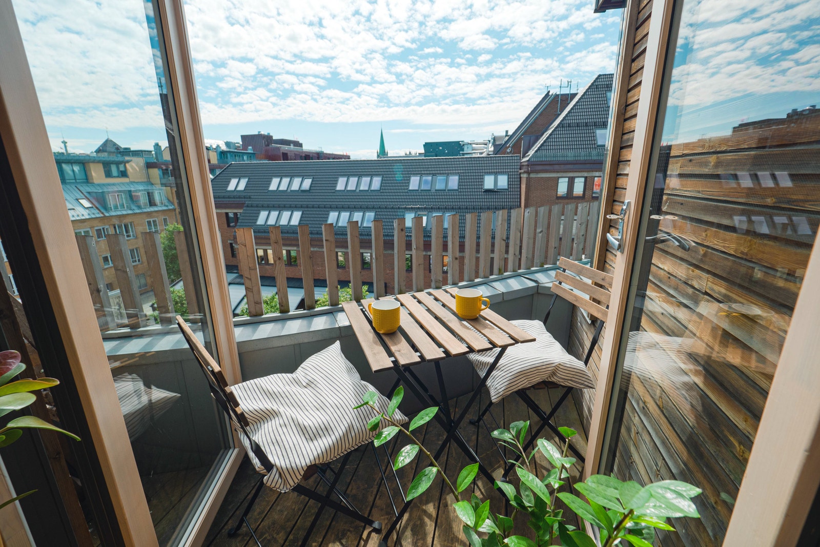 Utsikt med minibalkong og sol hele dagen! Galleribilde
