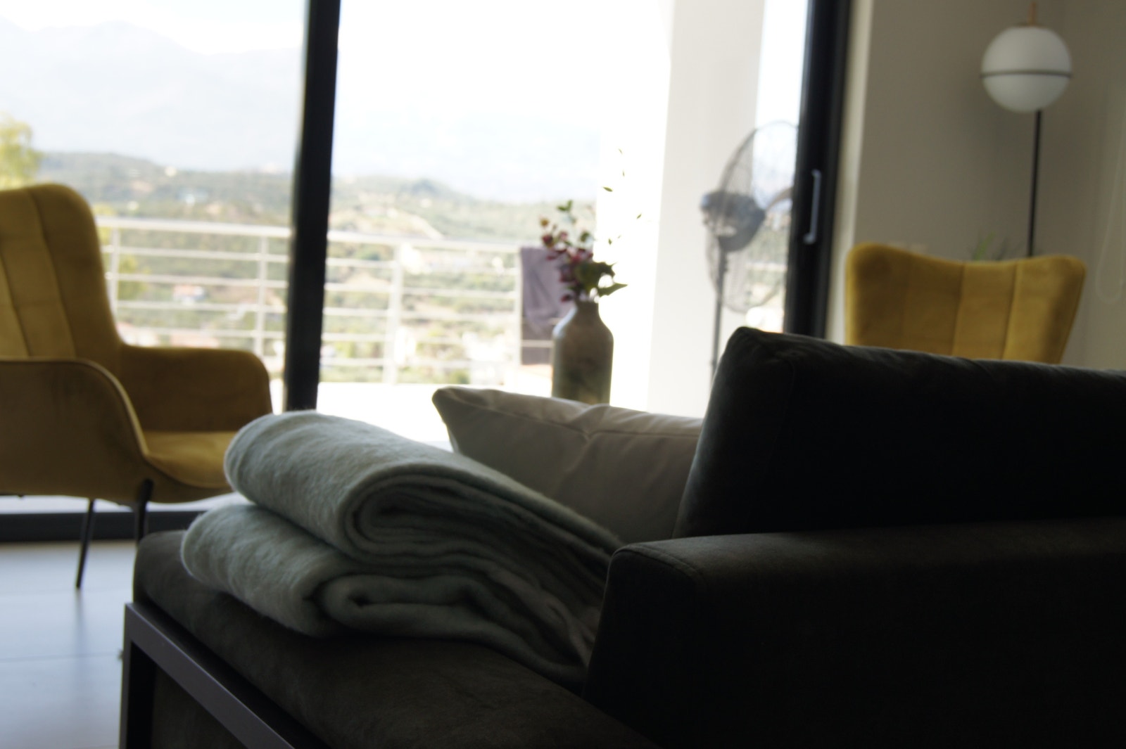 Sofa med utsikt over Lefka Ori Galleribilde