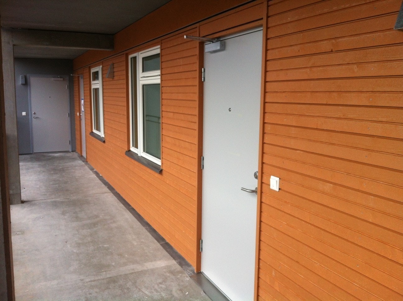 Inngang fra svalgang Galleribilde