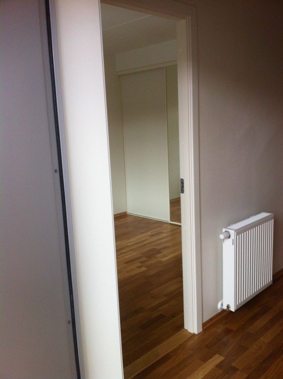 Inngang til hovedsoverommet fra gangen Galleribilde