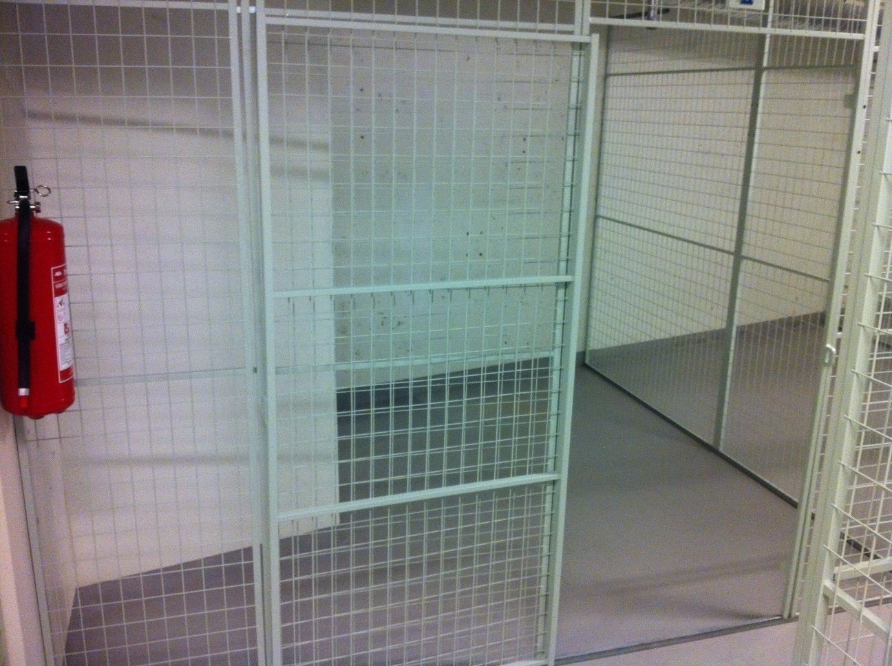 Romslig sportsbod i lukket kjelleranlegg, på samme etasje som garasjeplassen. Galleribilde