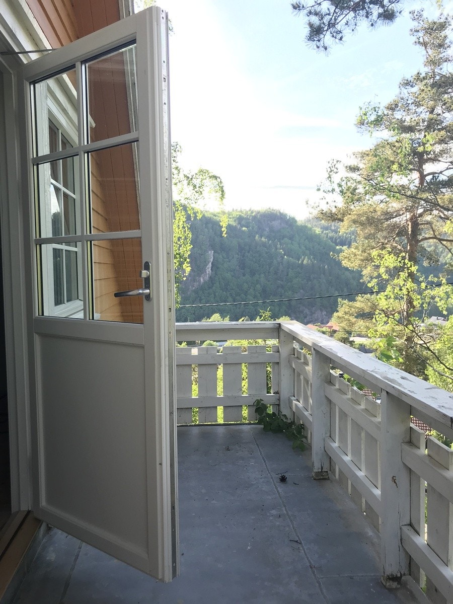 Balkong i loftsetasjen utenfor soverom. Galleribilde