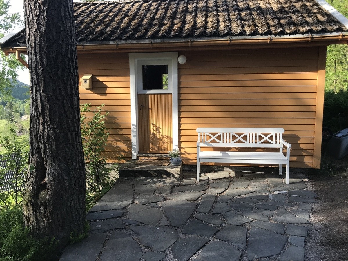Uteplass ved skjulet Galleribilde