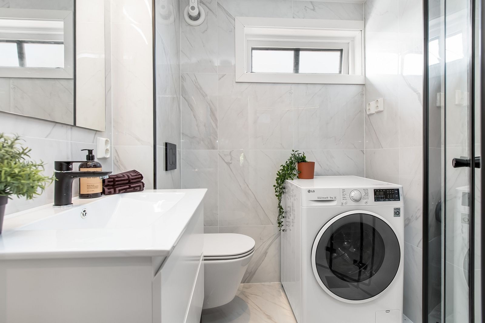 Bad 2 etg. med vaskemaskin og tørketrommel Galleribilde