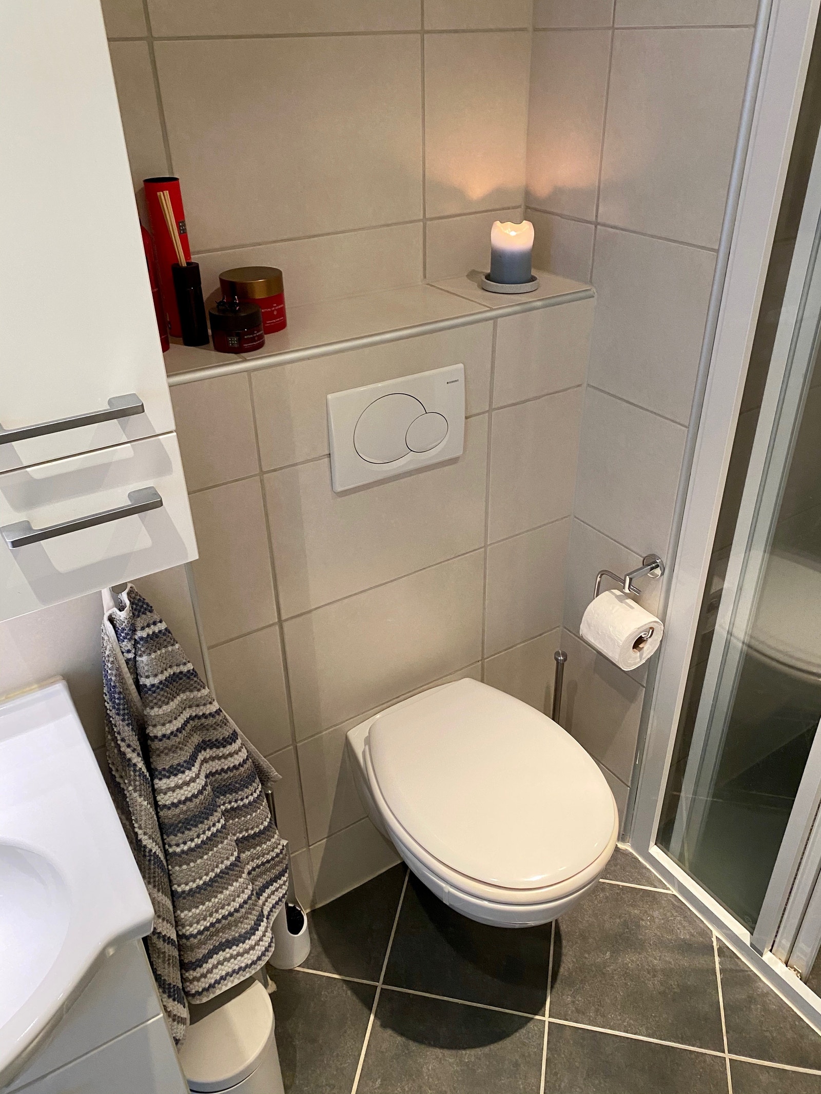 Lyst helfliset bad. Galleribilde