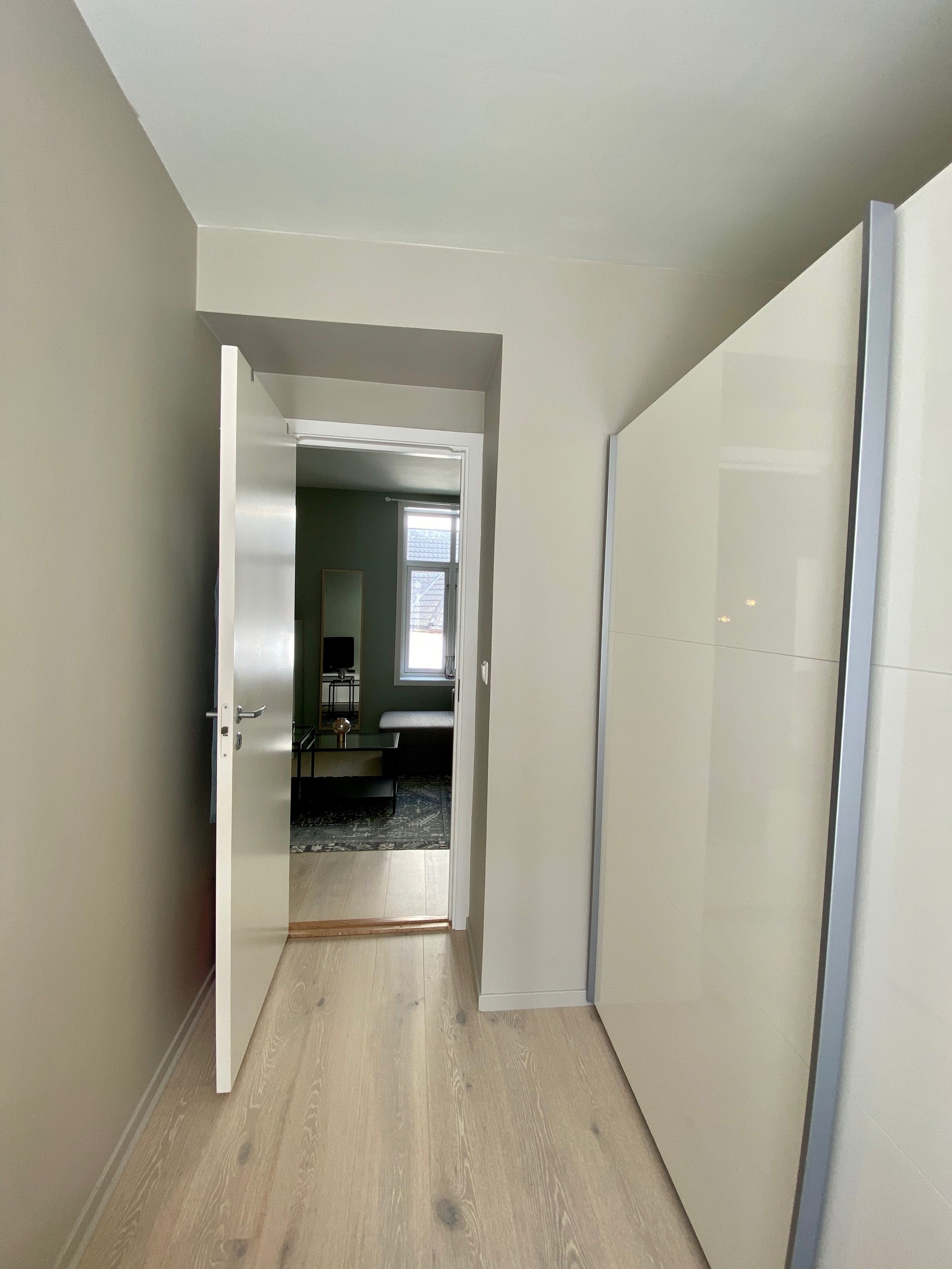 Stort garderobeskap. Galleribilde