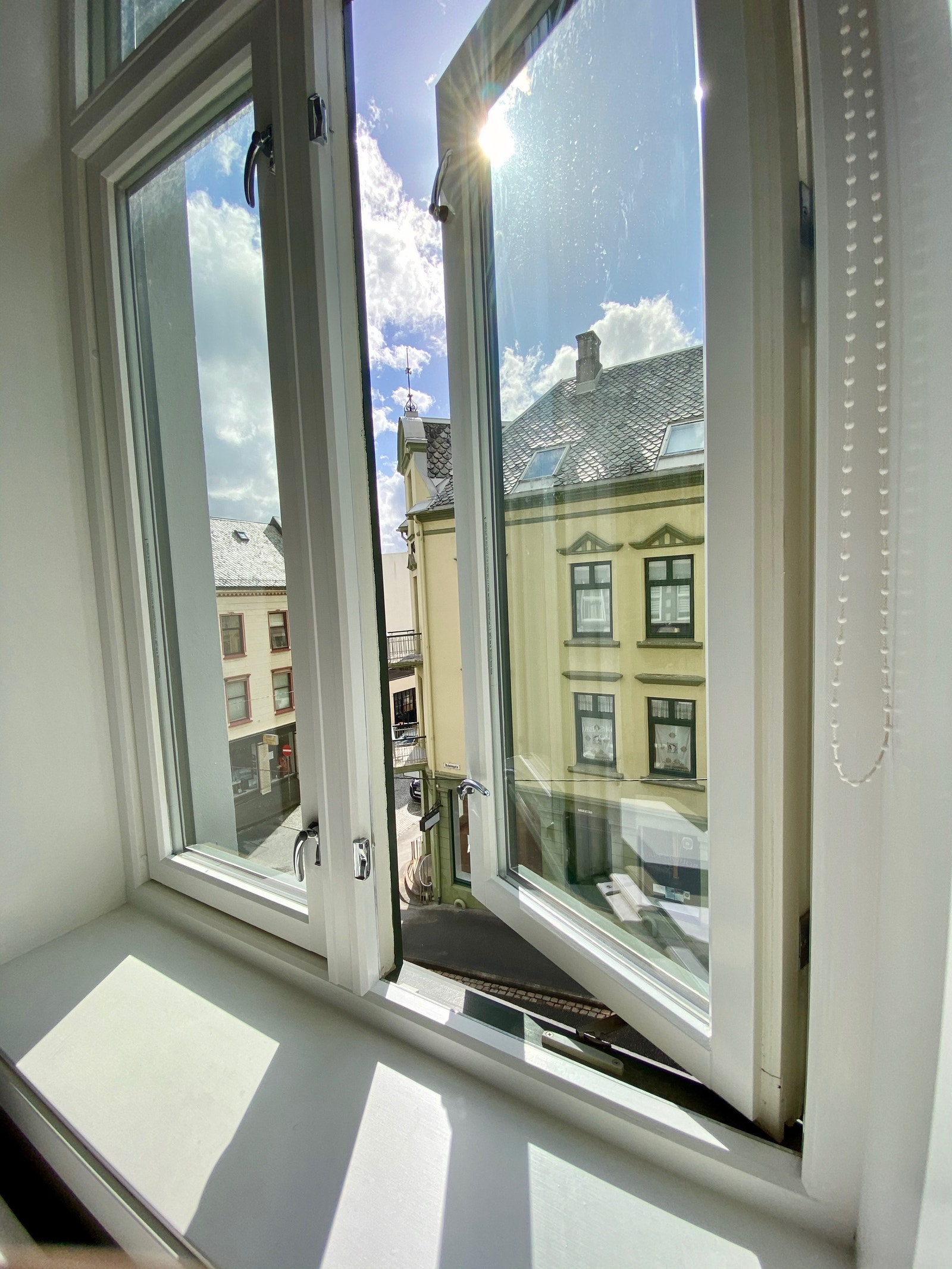 Pen byutsikt og gode solforhold. Galleribilde