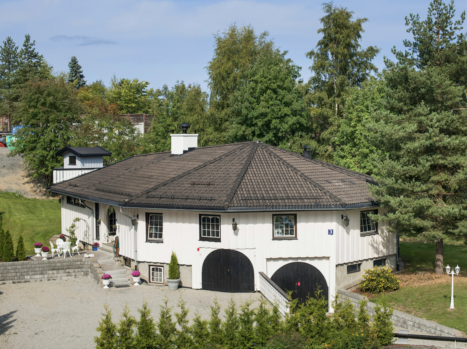 Front på huset , muligheter parkering Galleribilde