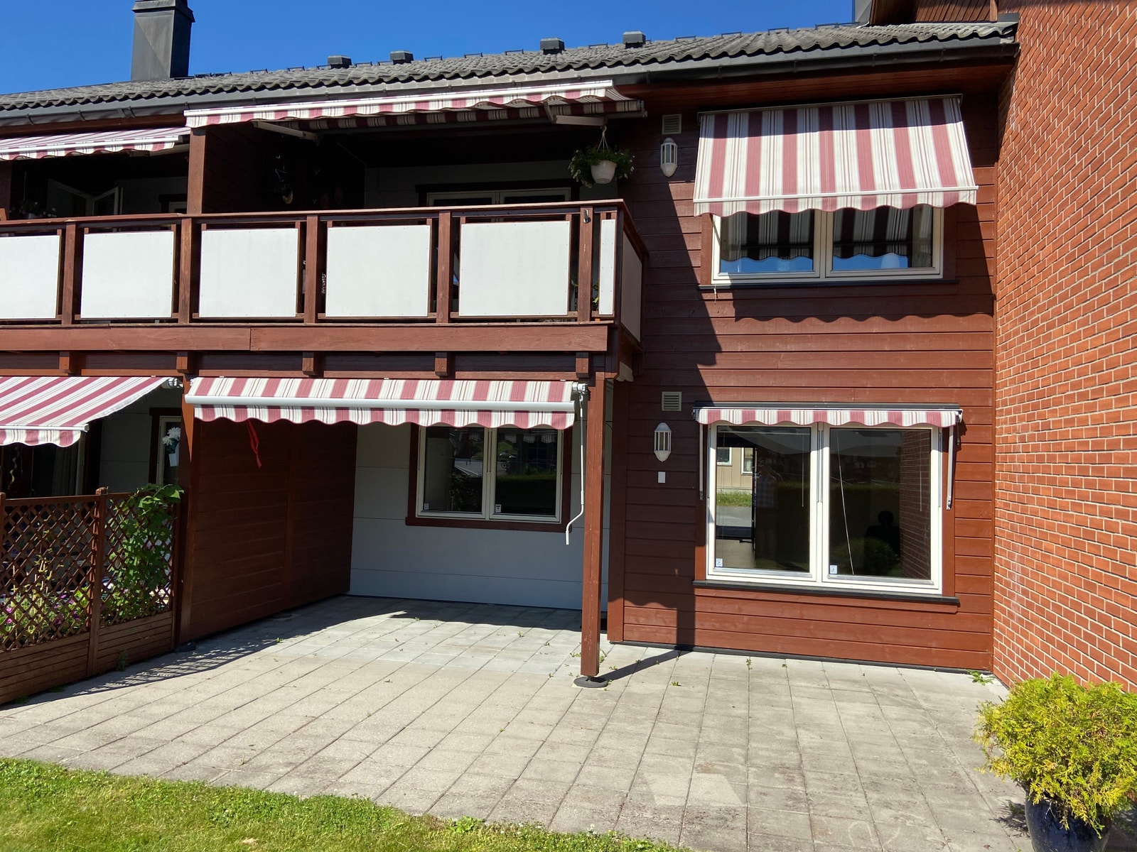 Stor solrik uteplass Galleribilde