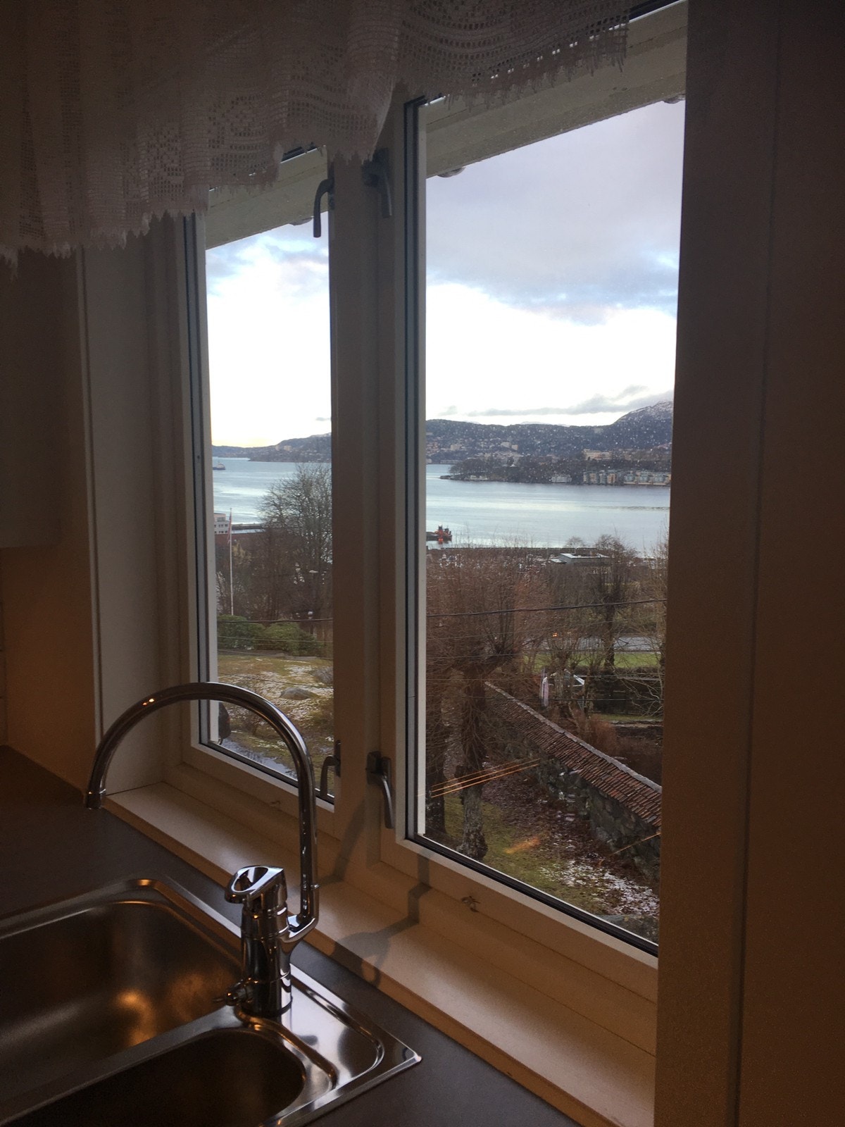 Nydelig utsikt fra kjøkkenbenken Galleribilde