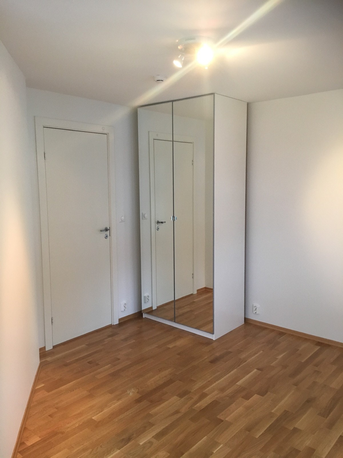 Garderobe på soverom Galleribilde