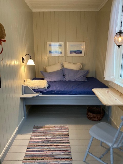 Rom 4: Et sommerhus-rom i bryggerhus, til oppbevaring, studie/skrivestue eller liknende. Disponeres av den som leier sov 1. i 2. etg. Galleribilde