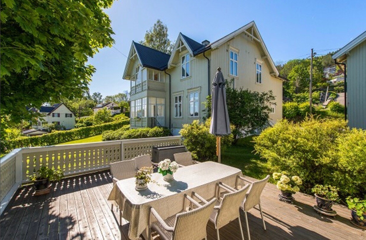 stor og solrik tomt Galleribilde