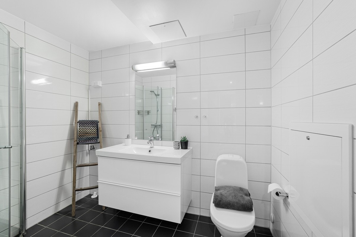 På badet er det lagt vekt på moderne og lyse farger. Galleribilde