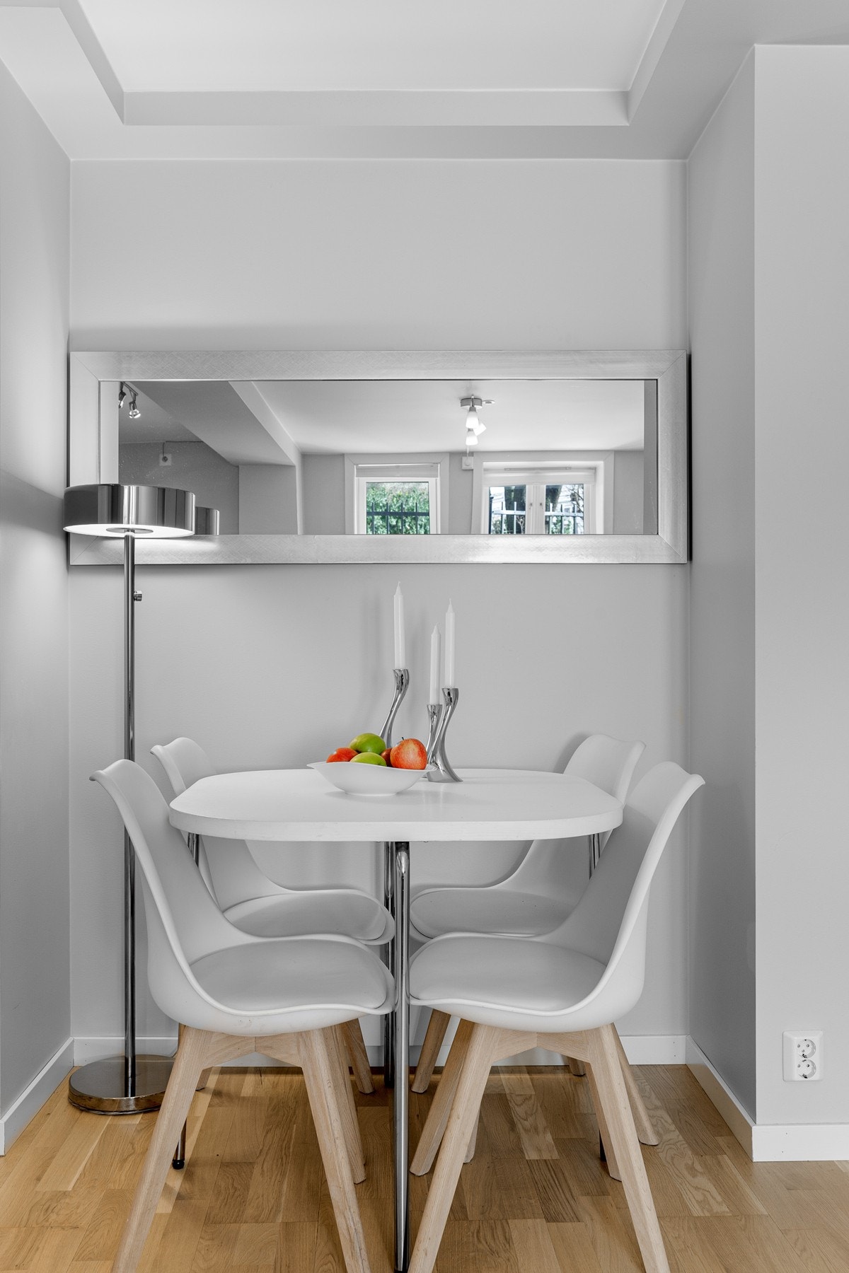 Hyggelig spisegruppe. Galleribilde