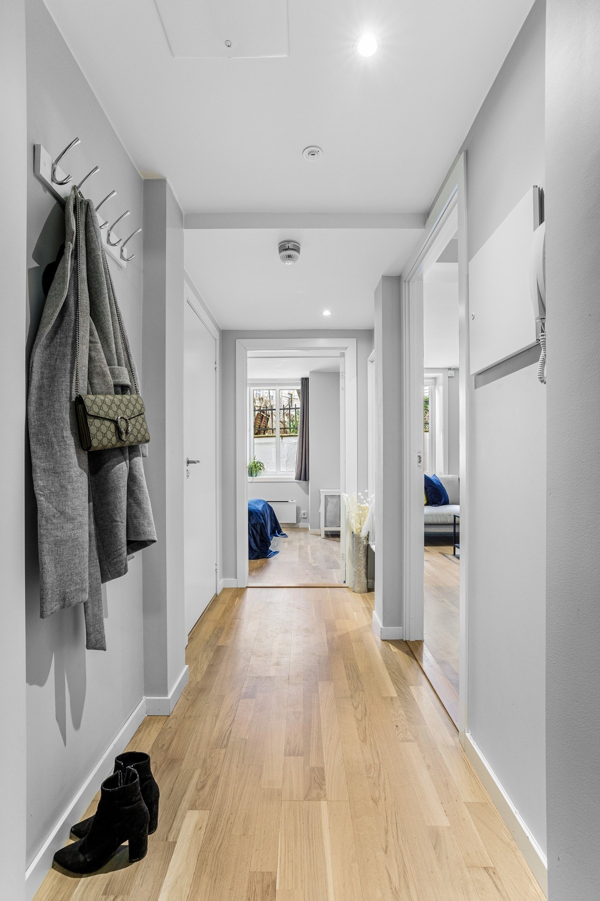 I entréen er det plass til oppbevaring av sko- og yttertøy. Galleribilde