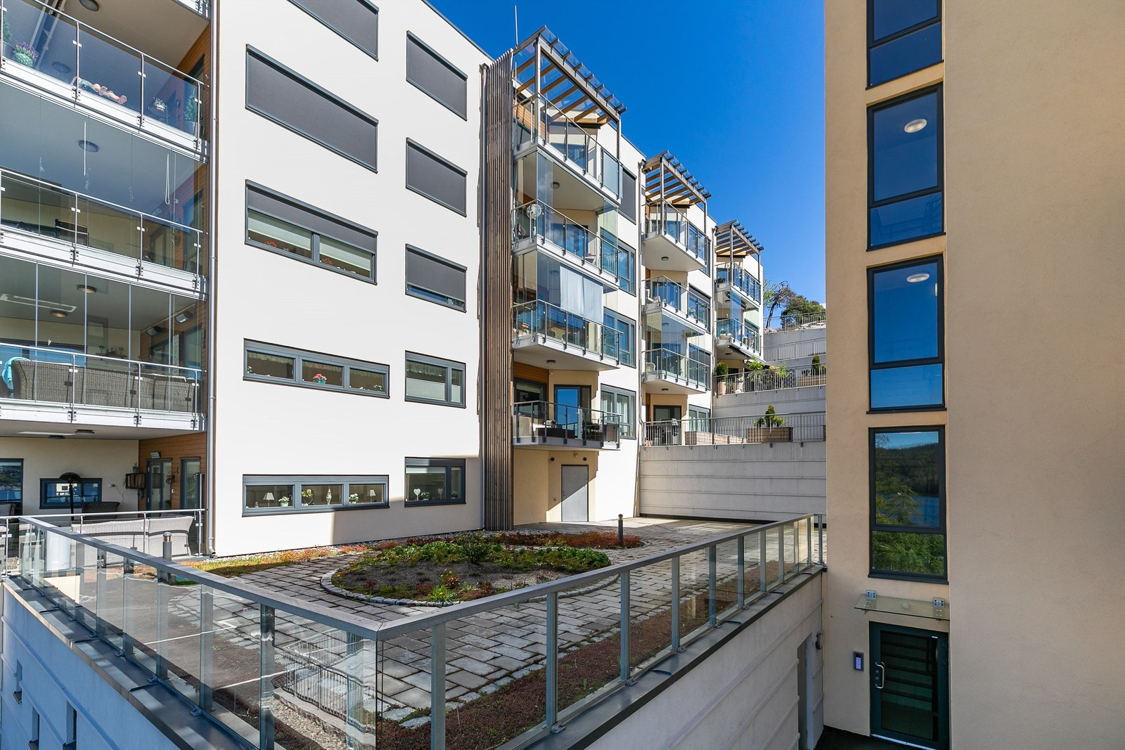 Inntrukket plassering gjør balkongen mindre utsatt for vær og vind. Galleribilde