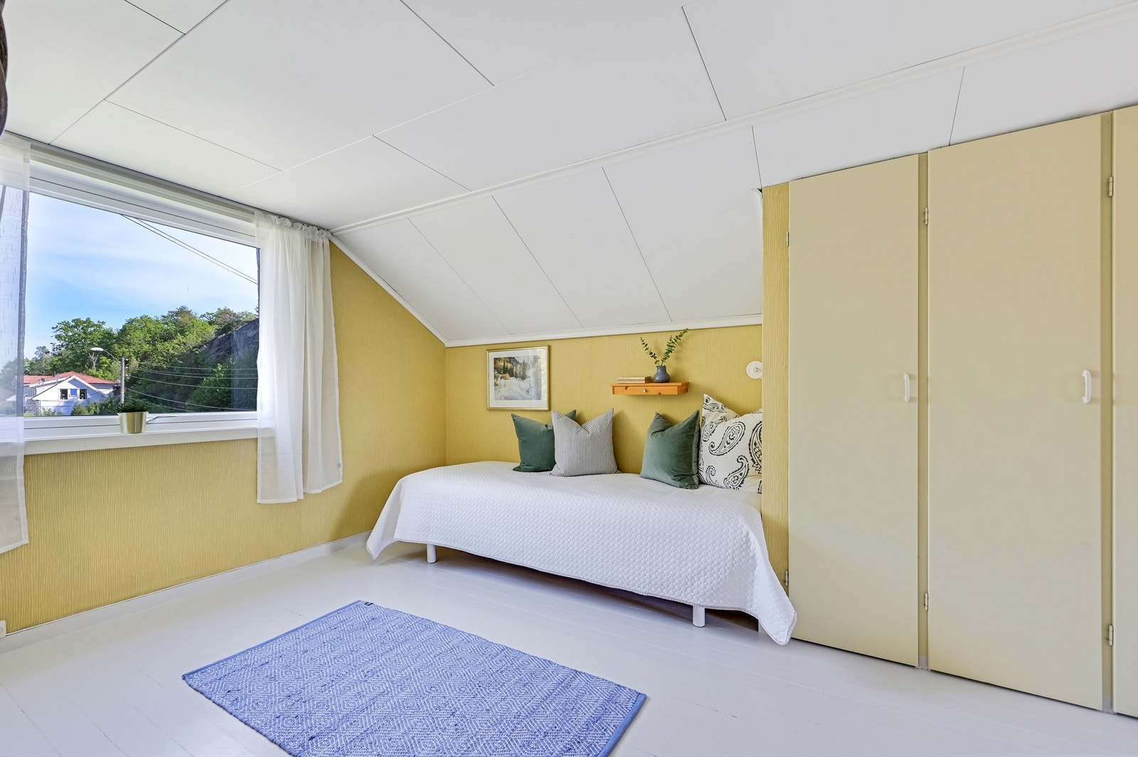 Soverom med skapplass Galleribilde