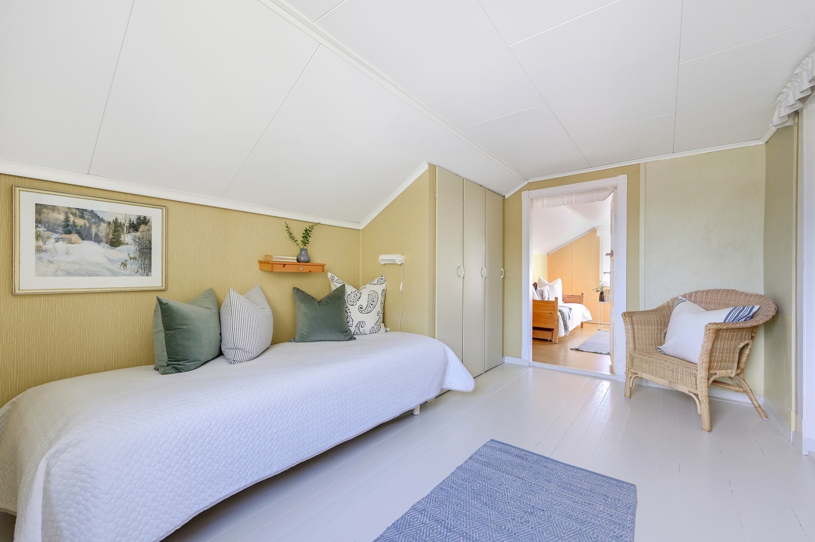 I andre etasje er det tre soverom og bad Galleribilde