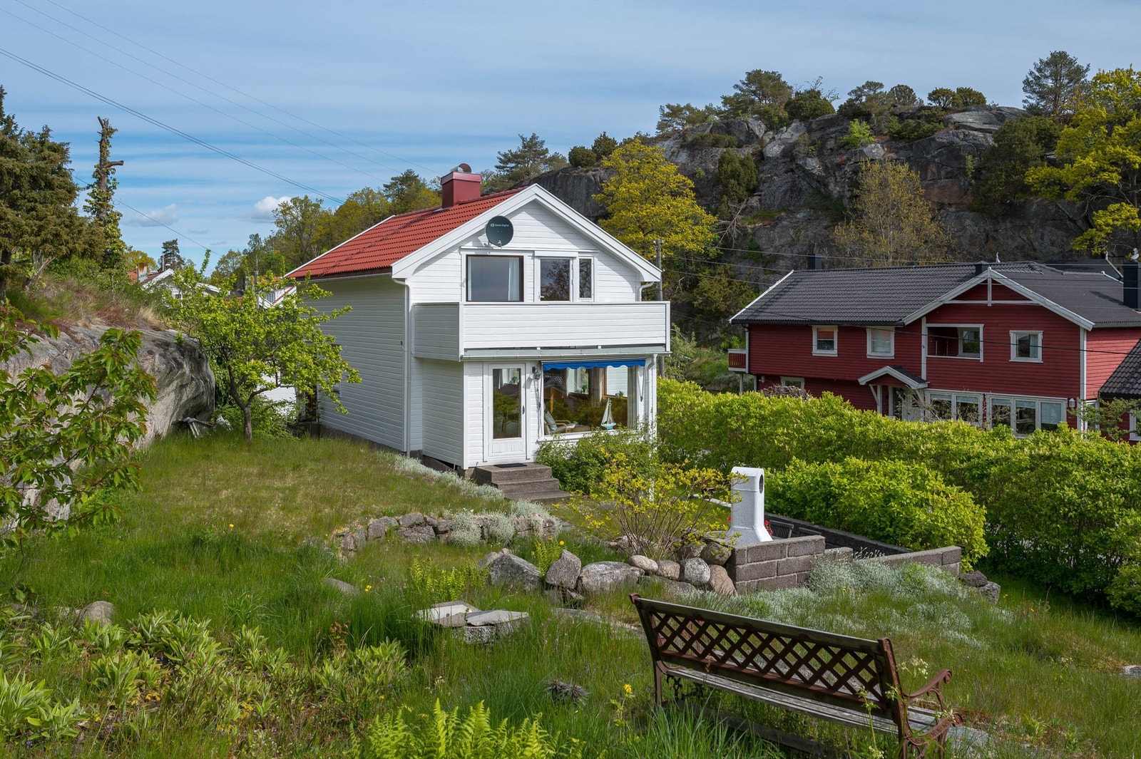 Boligen har egen brygge i få minutters gange fra huset Galleribilde