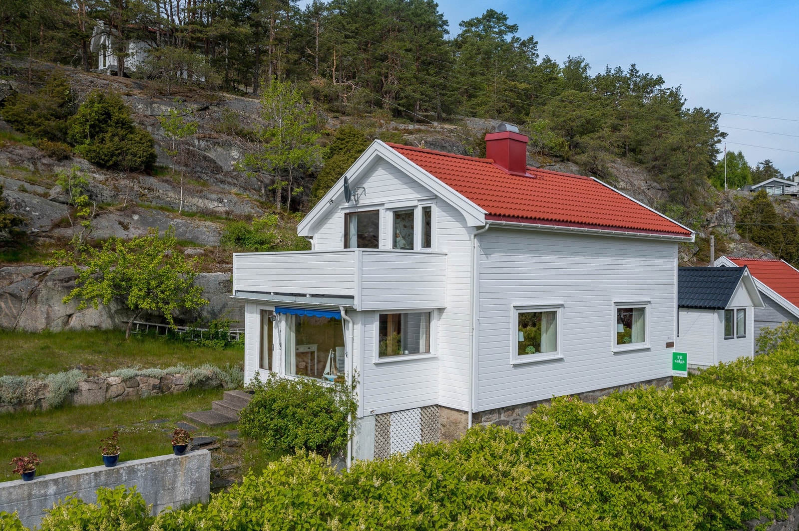 Boligen har i tillegg et frittliggende, innredet anneks Galleribilde