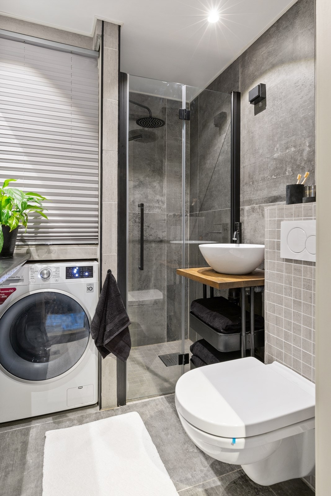 Badet er pusset opp i 2018 med nye fliser og innredning. Galleribilde