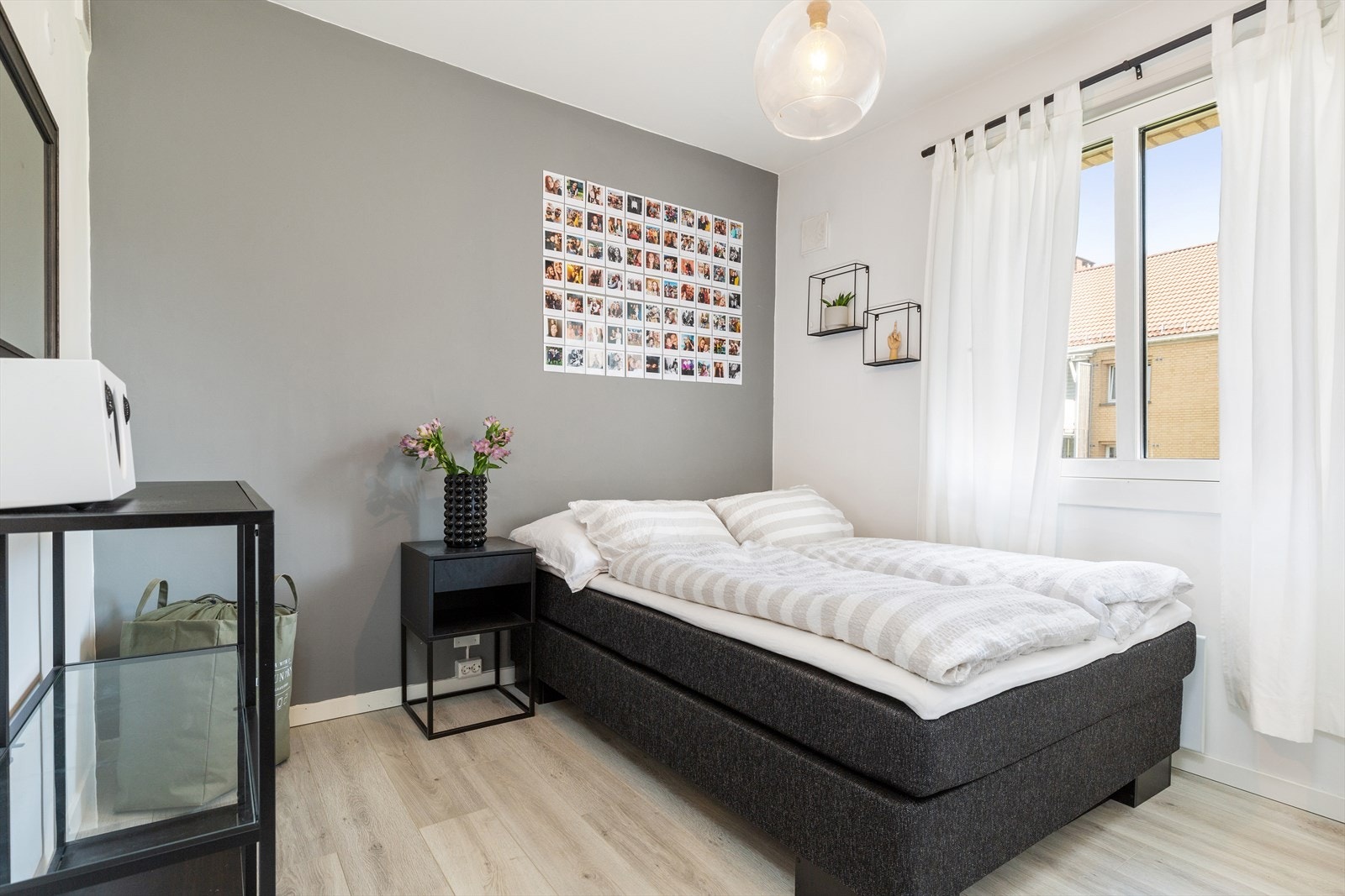 Alle soverommene er av god størrelse, med plass til dobbeltseng og garderobeskap. Galleribilde