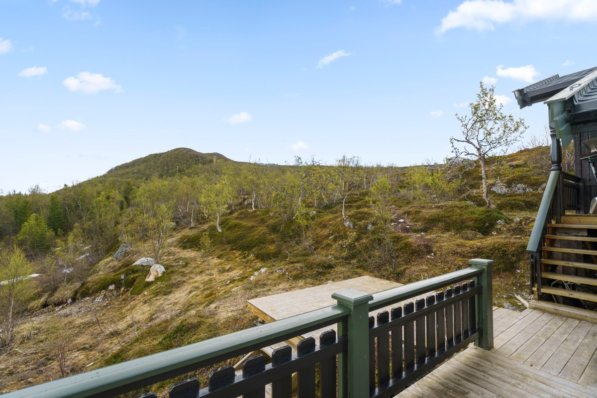 Tilkomst til hytten via trapp fra parkering