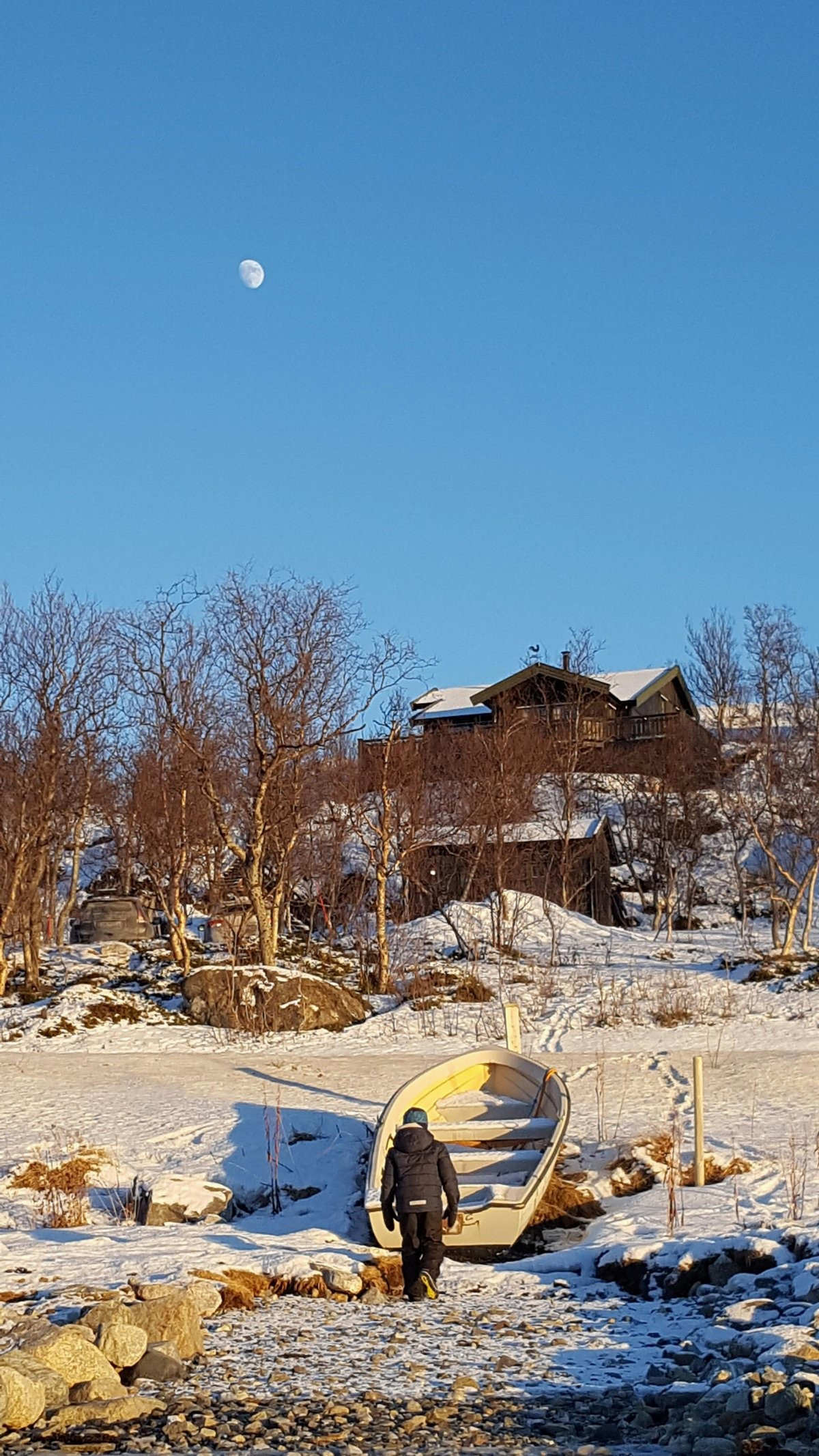 Privat bilde av båtstø rett nedfor hytten