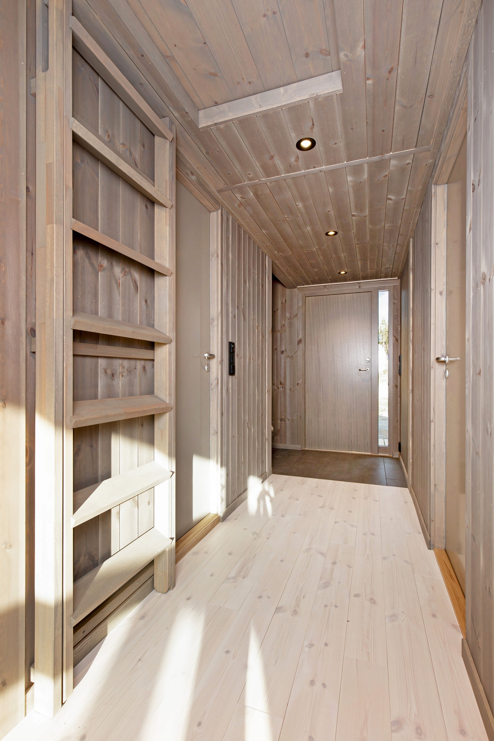 når den ikke er i bruk og gir en romslig entrè og gang mellom soverommene. Galleribilde