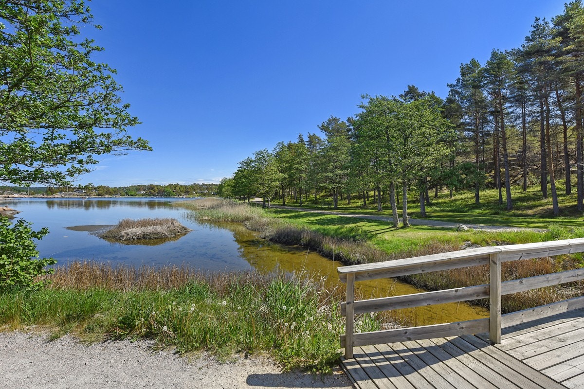 Området har flotte turmuligheter til både lands og vanns Galleribilde