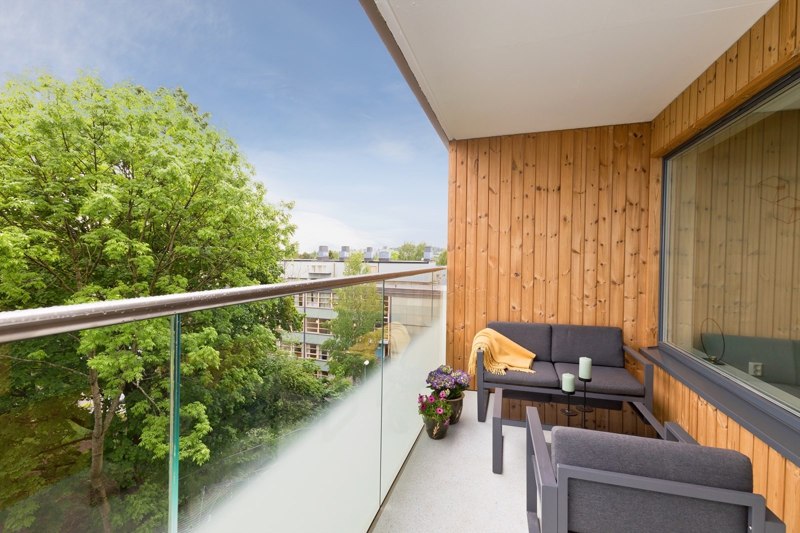 Ca. 7,5kvm stor balkong med god plass til grill og sittegruppe. Ingen gjenboere! Galleribilde