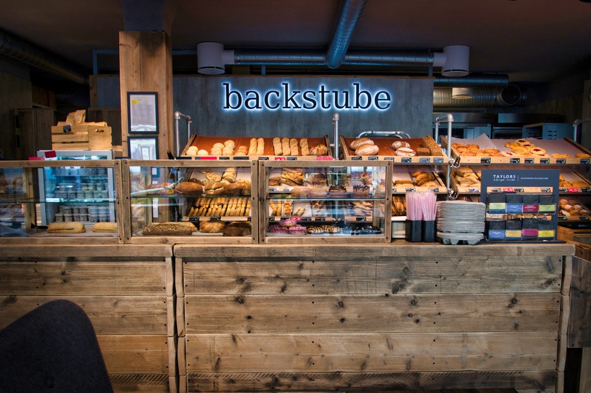 Backstube bakeri tilbyr alt av fersk bakst rett rundt hjørnet! Galleribilde